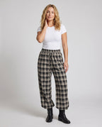 Women's Wide Check Pants with Elastic Waistband and Practical Pockets - Front View