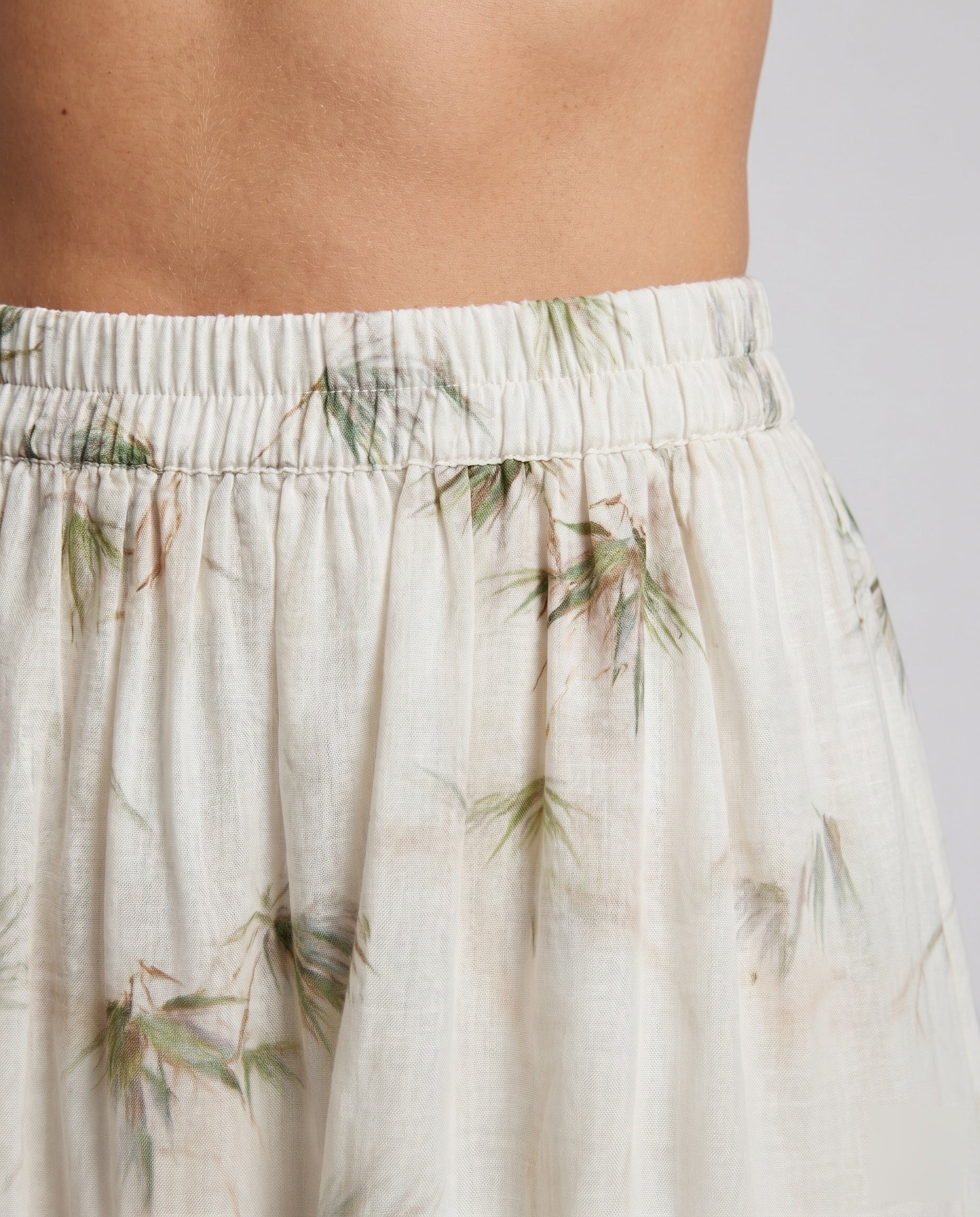 Women's Wide Summer Trousers with Floral Pattern and Elastic Waistband - Close-Up Detail