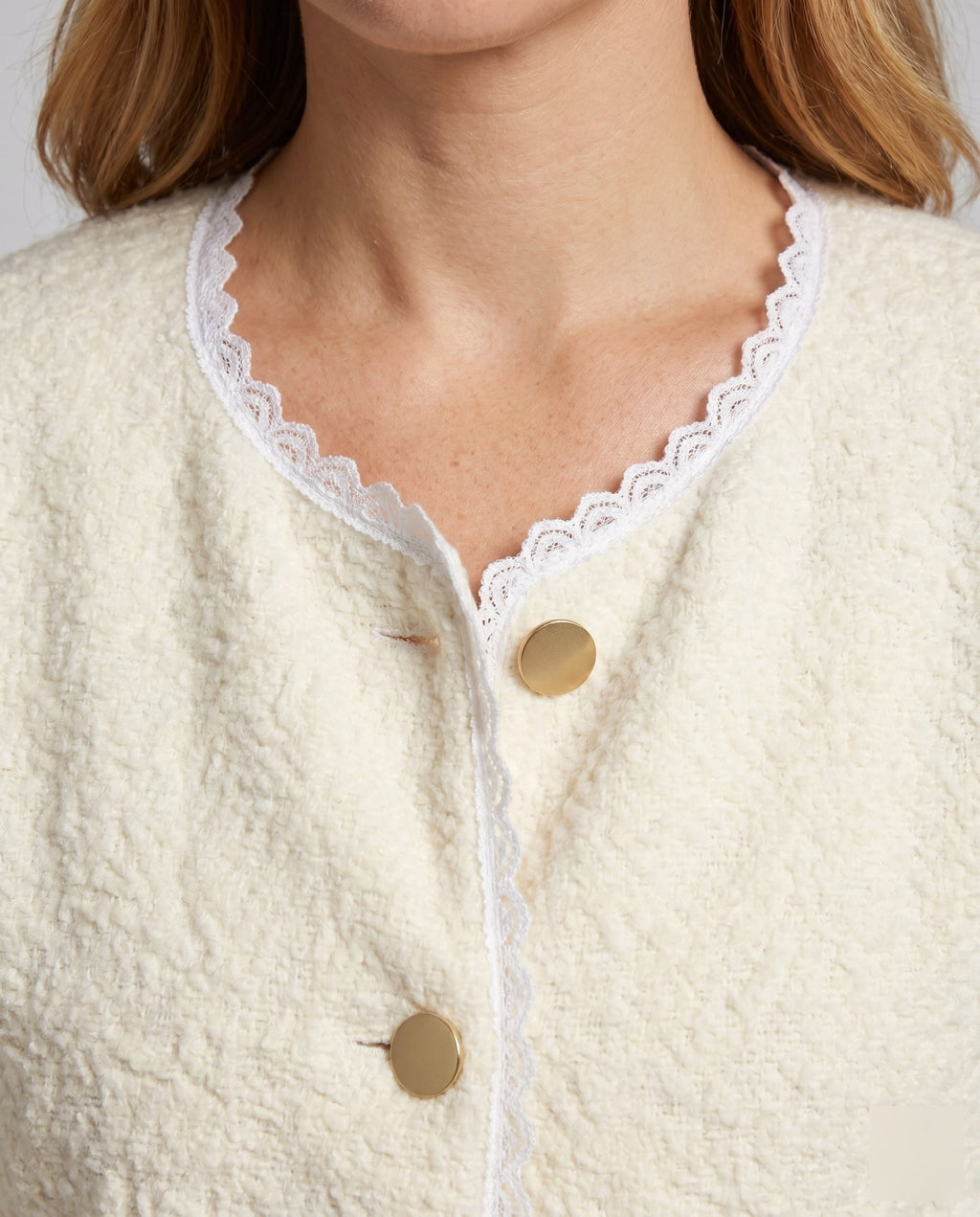 Women's Cardigan with Elegant Lace Accents and Practical Pockets - Close-Up Detail