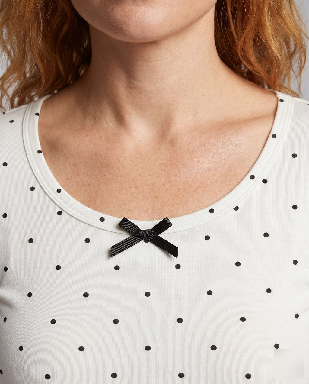Women's Top with Ruffled Hem and Lace - Close-Up Detail