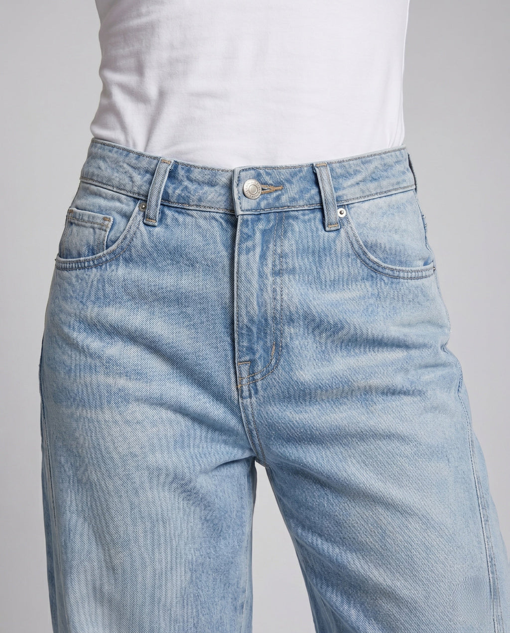 Women's High-Cut Ultra-Wide Balloon-Cut Jeans with Visible Seam Panels - Close-Up Detail