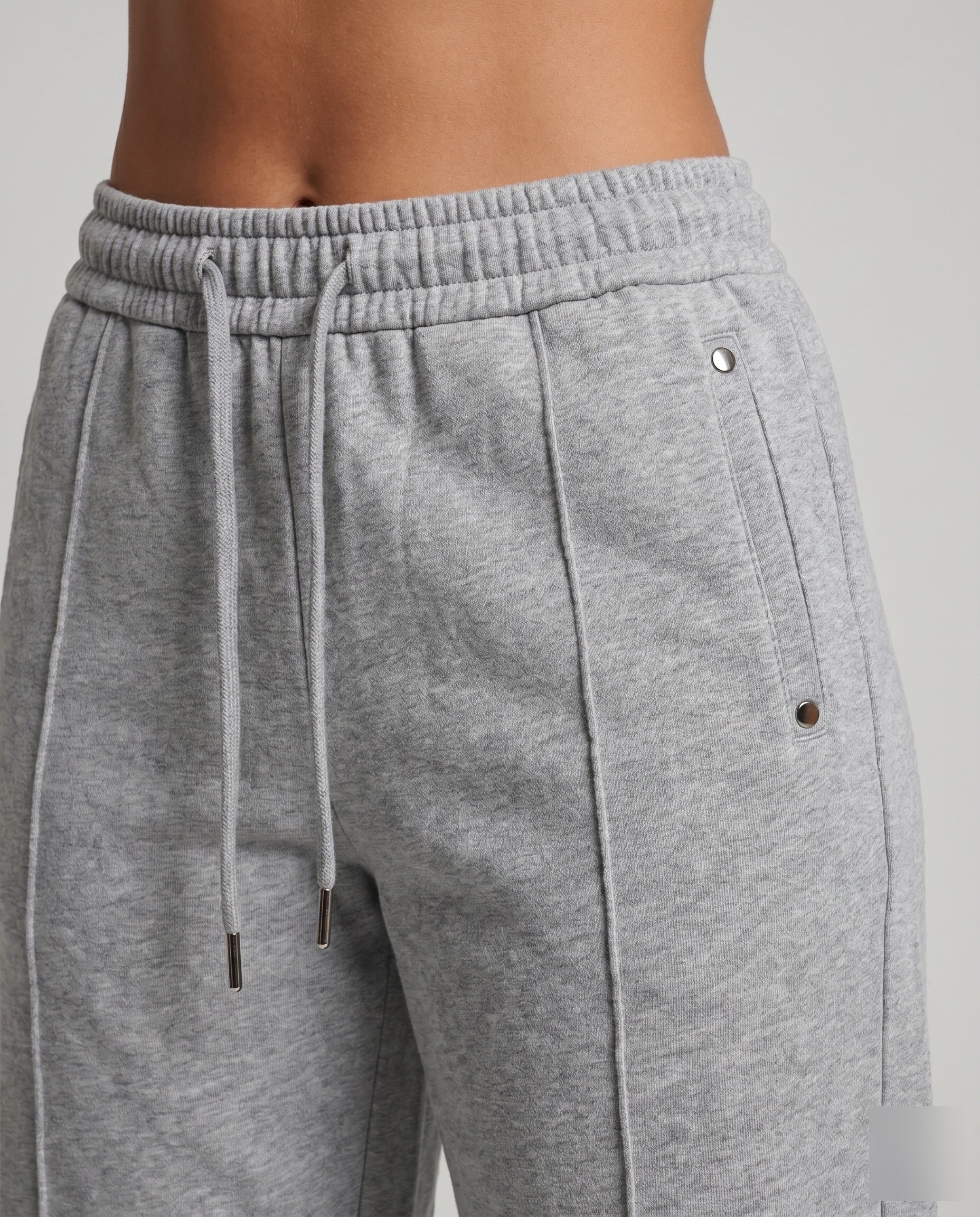 Women's Wide Jogging Pants made of Brushed Sweat Fabric - Close-Up Detail