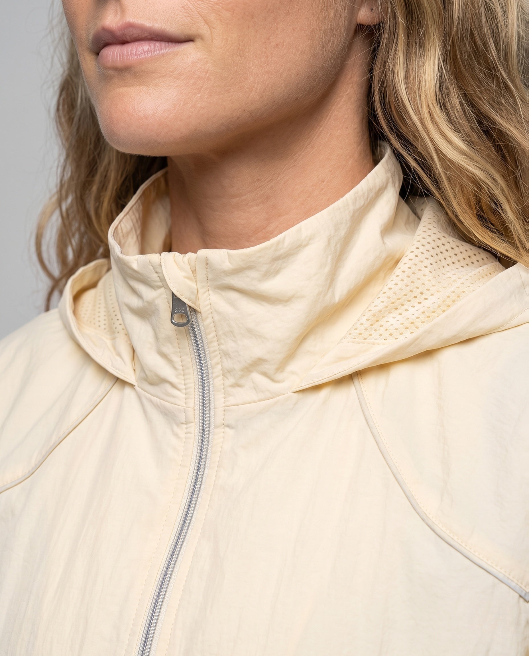 Women's Light and Breathable Outdoor Jacket - Close-Up Detail