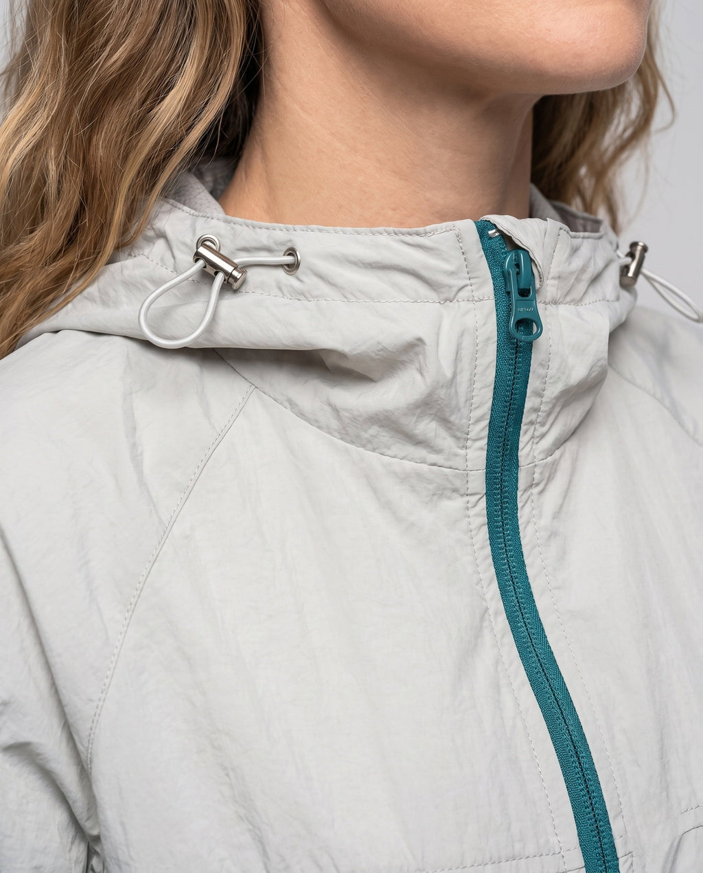 Women's Lightweight Wind Jacket with Practical Pockets - Close-Up Detail