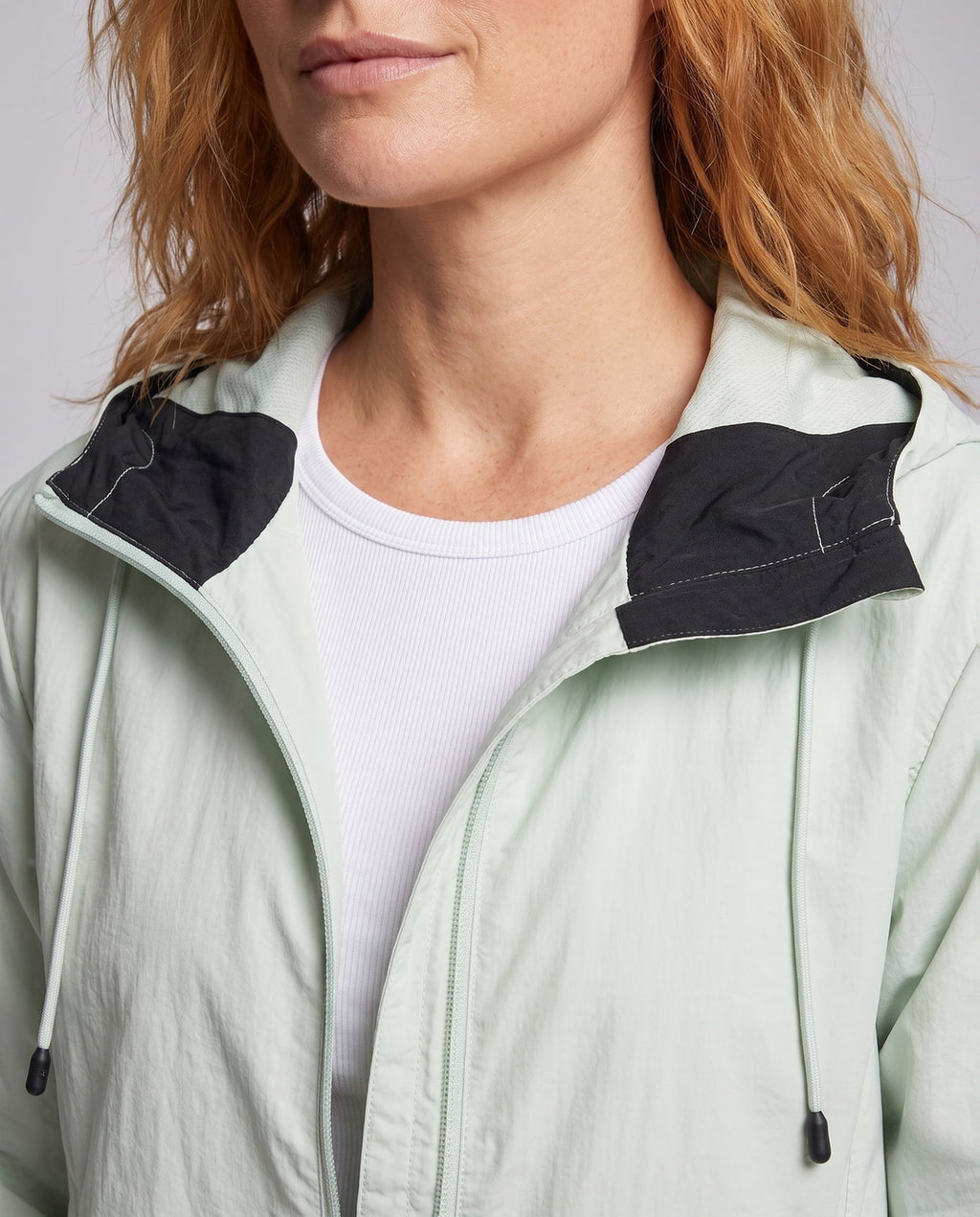 Women's Lightweight and Breathable Outdoor Jacket with UV Protection - Close-Up Detail