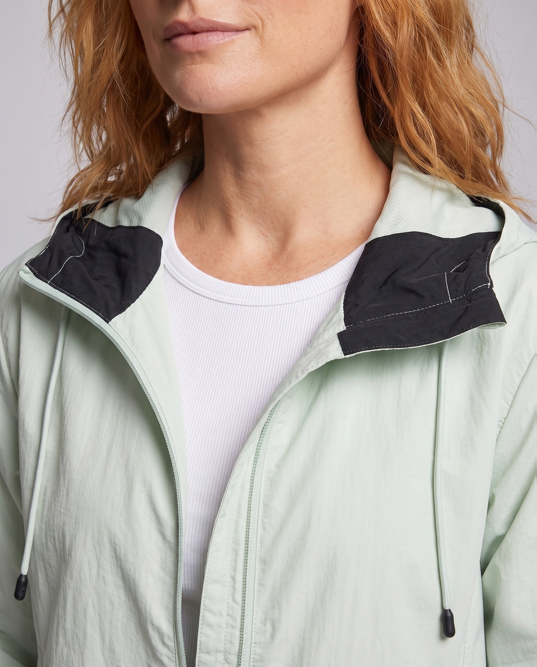 Women's Lightweight and Breathable Outdoor Jacket with UV Protection - Close-Up Detail