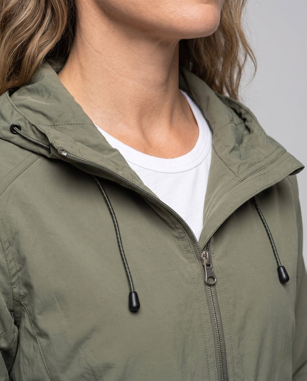 Women's Lightweight and Functional Rain Jacket with Adjustable Hood - Close-Up Detail