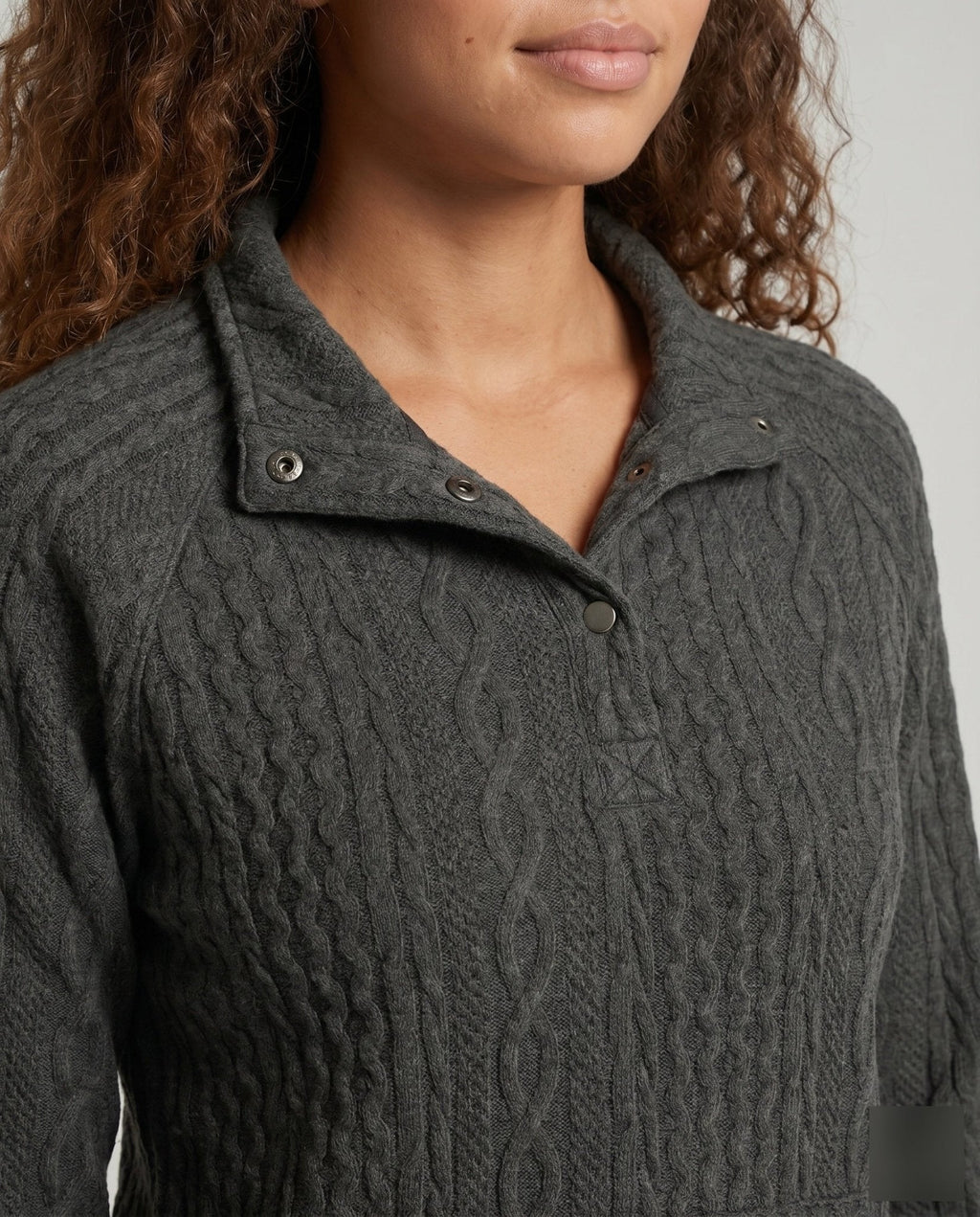 Ladies warming sweatshirt with textured knit pattern and practical pockets - Chichicherry