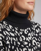 Women trendy knitted sweater with animal print - Chichicherry