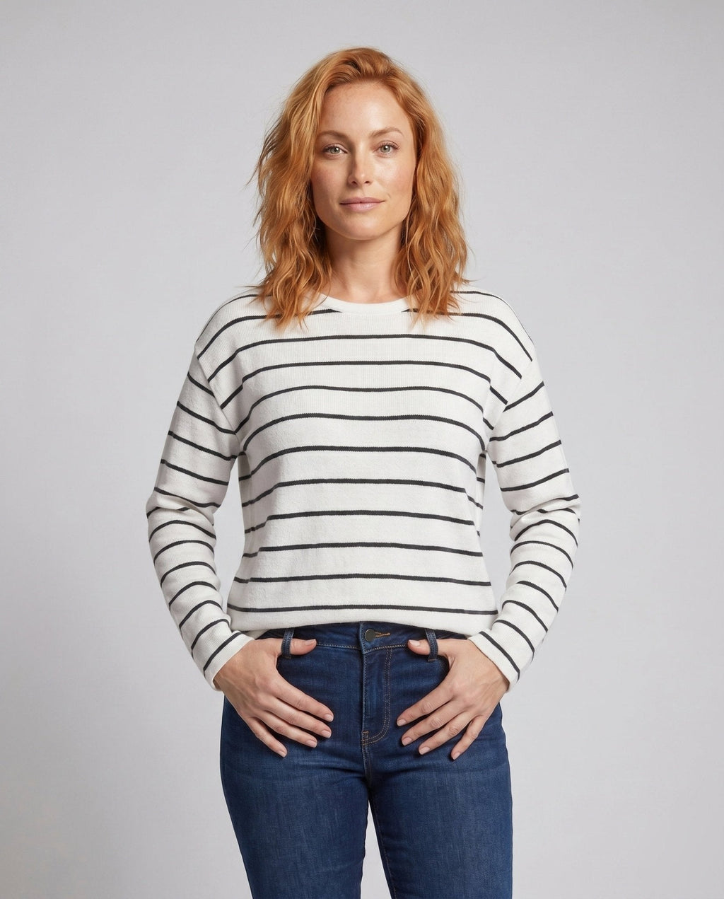Women's casual knit sweater with fashionable stripe pattern - Chichicherry