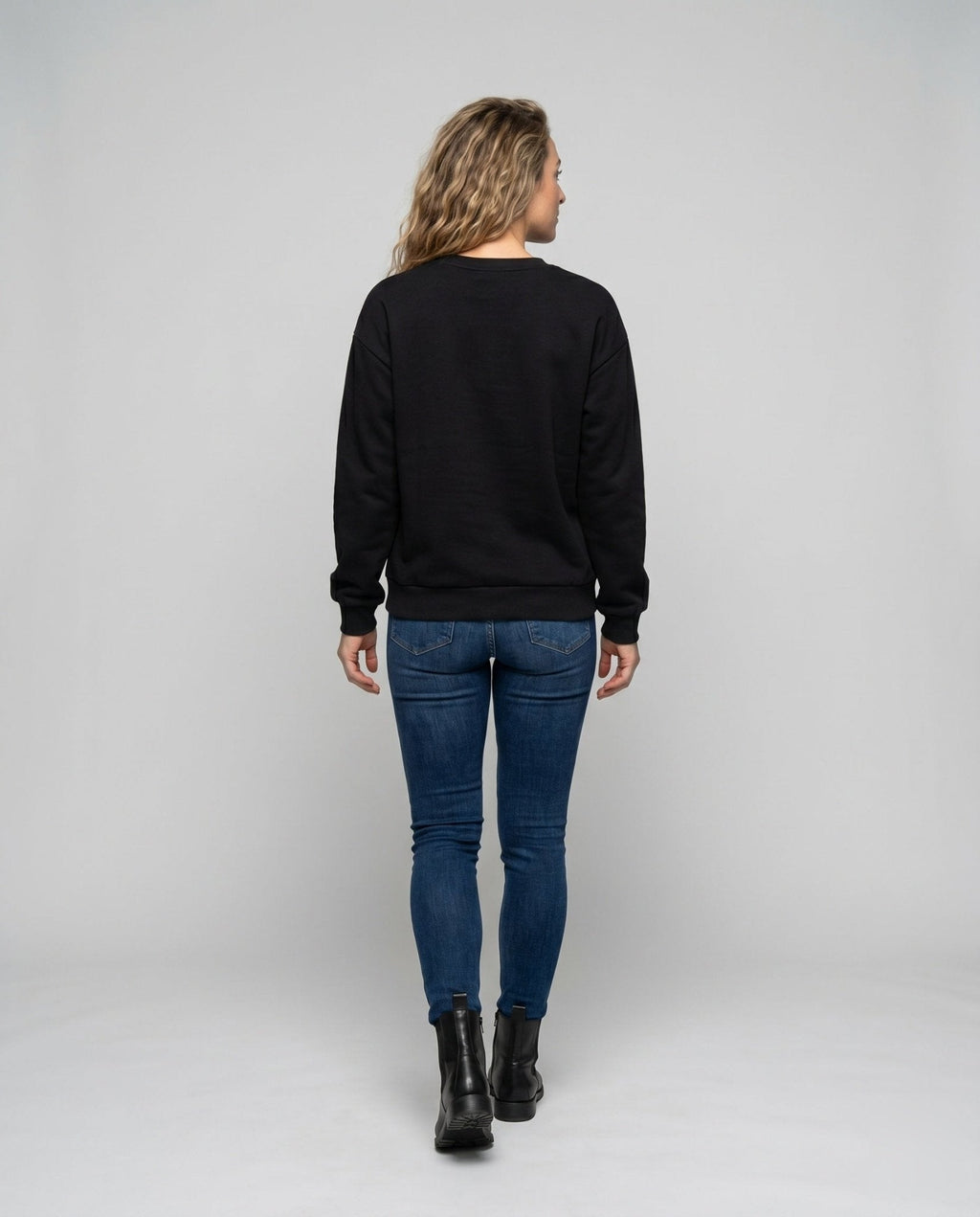 Women's sweatshirt with fashionable checkered bow design - Chichicherry